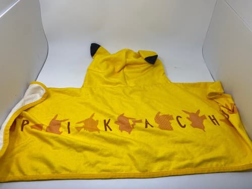 Banpresto Pokémon Pikachu Hooded Towel Beach Bath Youth Child